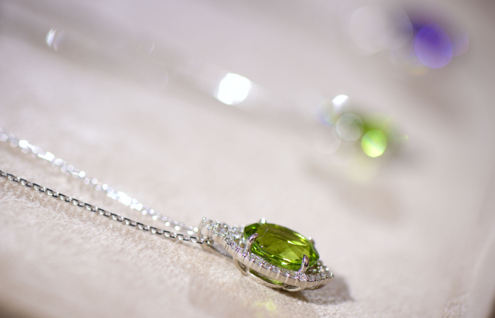 日本橋三越からはじまる 誕生石の物語 8月 ペリドット Mitsukoshi Jewelry Gallery La Vida Premium