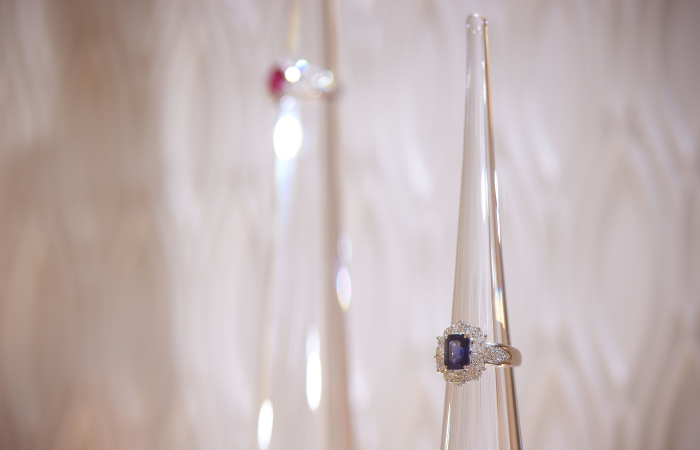 日本橋三越からはじまる 誕生石の物語 9月 サファイア Mitsukoshi Jewelry Gallery La Vida Premium